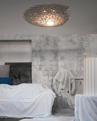 Efektne kunstvaigust ja -marmorist seinavalgusti Hektor Lightist Efektne kunstvaigust ja -marmorist seinavalgusti Hektor Lightist