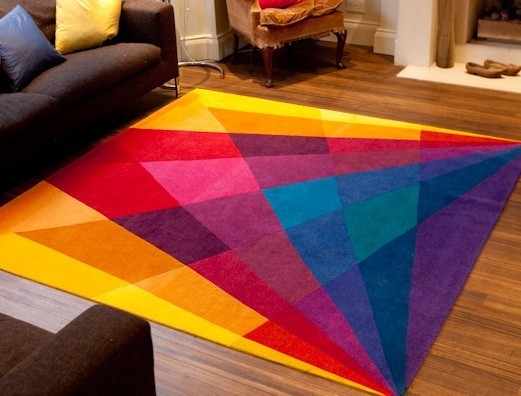 Erksavärviline modernne vaip. Allikas: www.therughouse.co.uk
