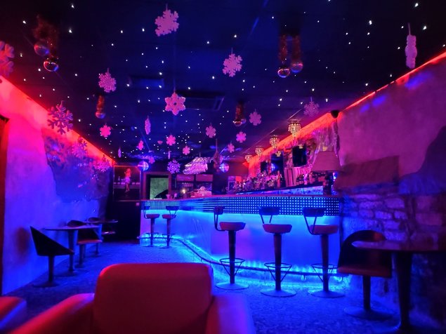 Projekt: X-CLUB. Disain, materjalid ja paigaldustööd oli teostatud ABCLEDi poolt.