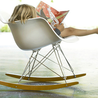 Source: http://www.igreenspot.com/have-a-good-swing-with-eames-rar-rocker-chair/