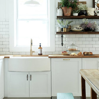 Alkuperä: http://www.myscandinavianhome.com/2018/01/a-dated-home-becomes-fresh-modern.html