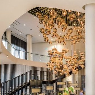 Alkuperä: http://www.hektor.ee/hektor-light-valgustas-hilton-tallinn-park-hotelli/?utm_source=google&utm_medium=blog&utm_content=Sisustusweb&utm_campaign=hektor_light_hilton-hotell-valgustus_Sisustusweb